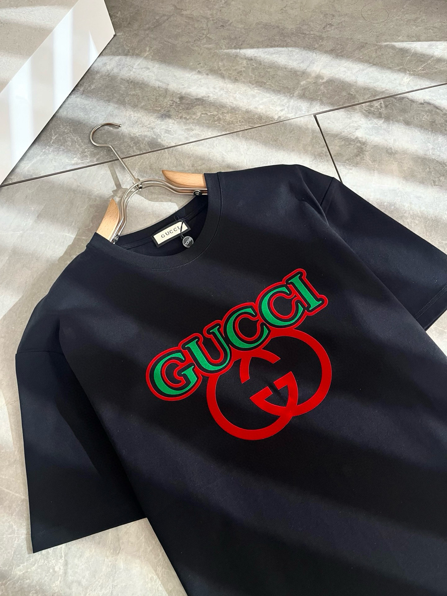 Gucc*古家 2025春夏新款男女同情侣款👫休闲宽松棉质圆领短袖T恤衫！贸易公司渠道稀出，同步官网发售