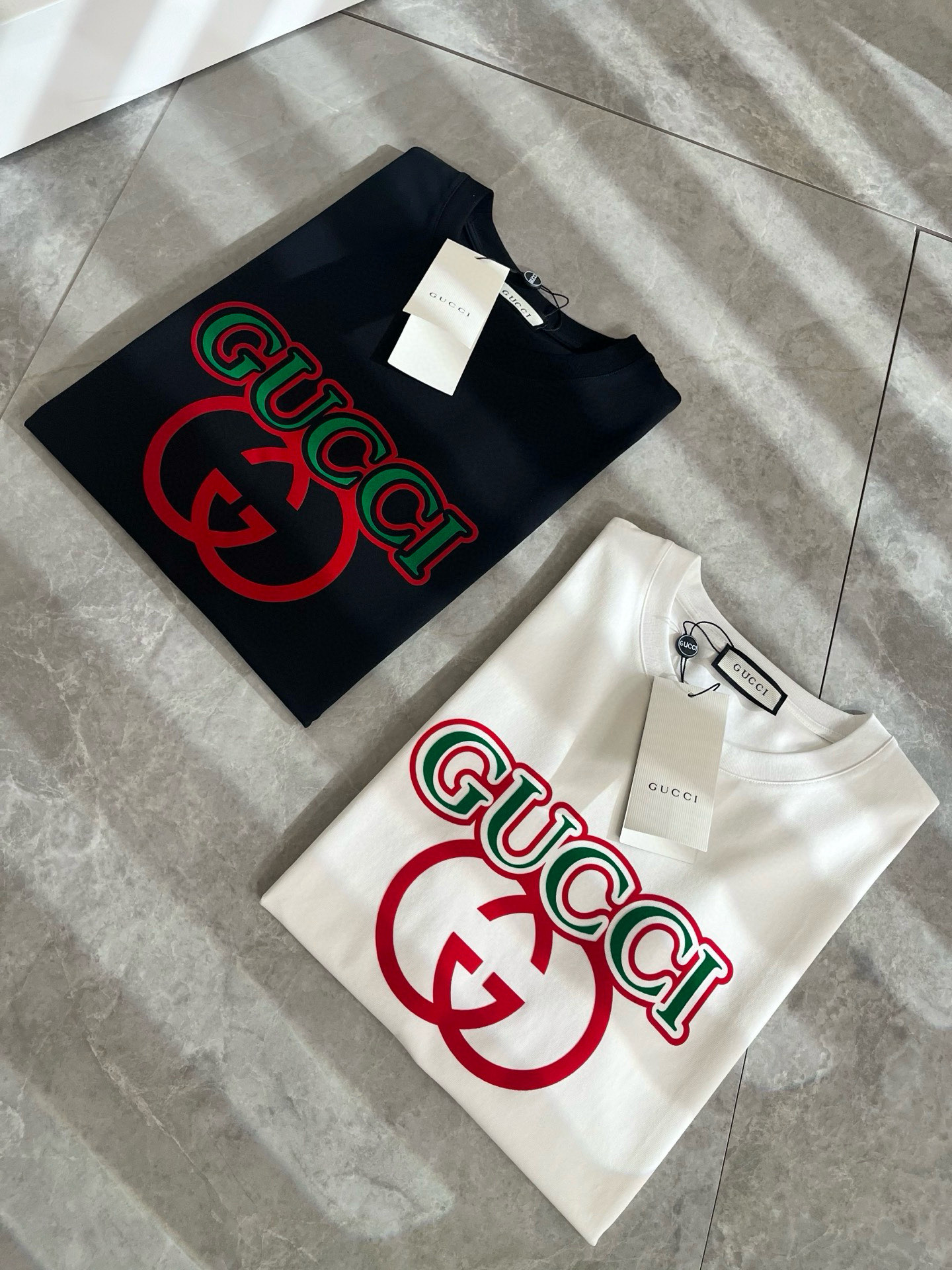 Gucc*古家 2025春夏新款男女同情侣款👫休闲宽松棉质圆领短袖T恤衫！贸易公司渠道稀出，同步官网发售