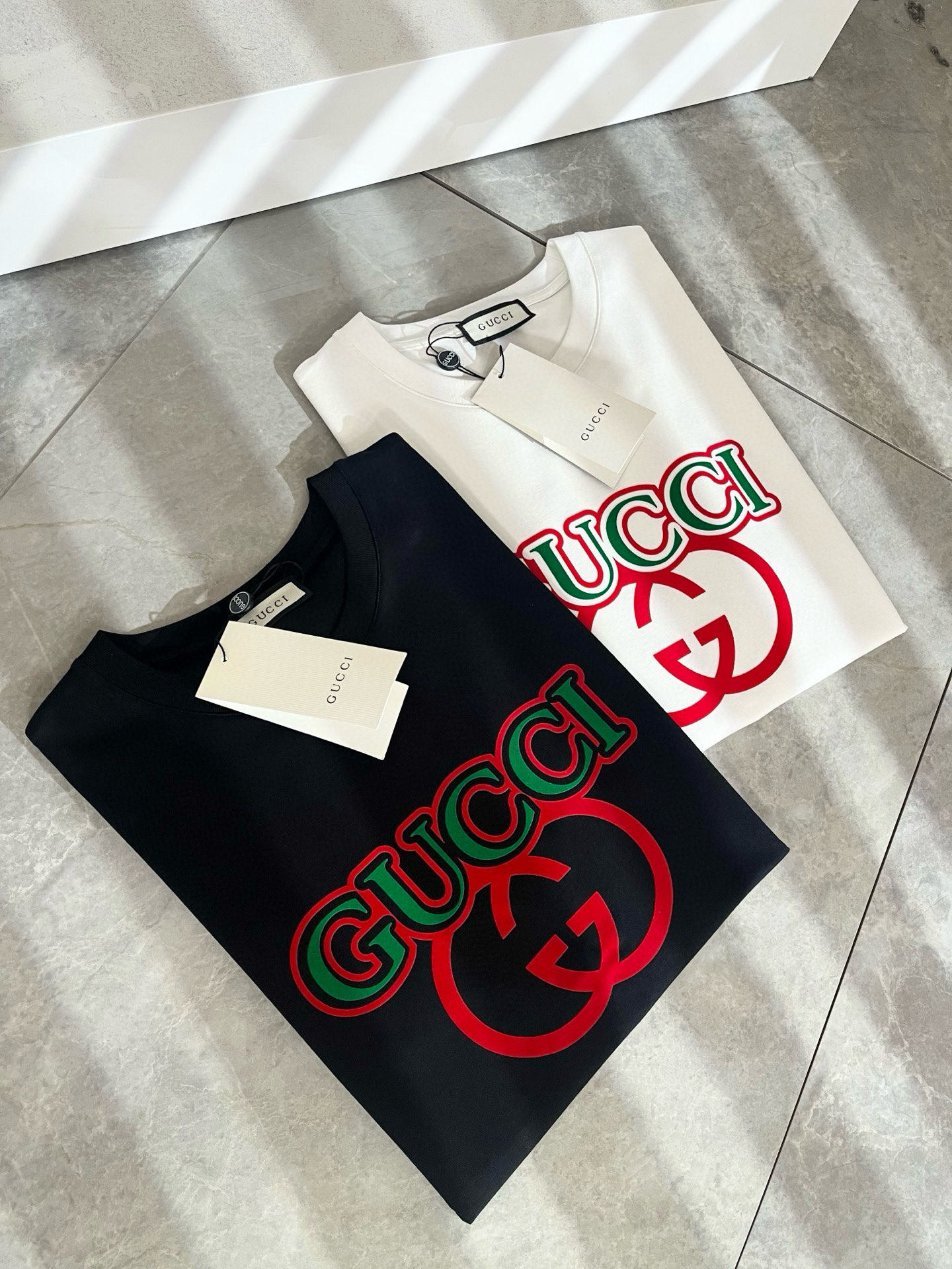 Gucc*古家 2025春夏新款男女同情侣款👫休闲宽松棉质圆领短袖T恤衫！贸易公司渠道稀出，同步官网发售