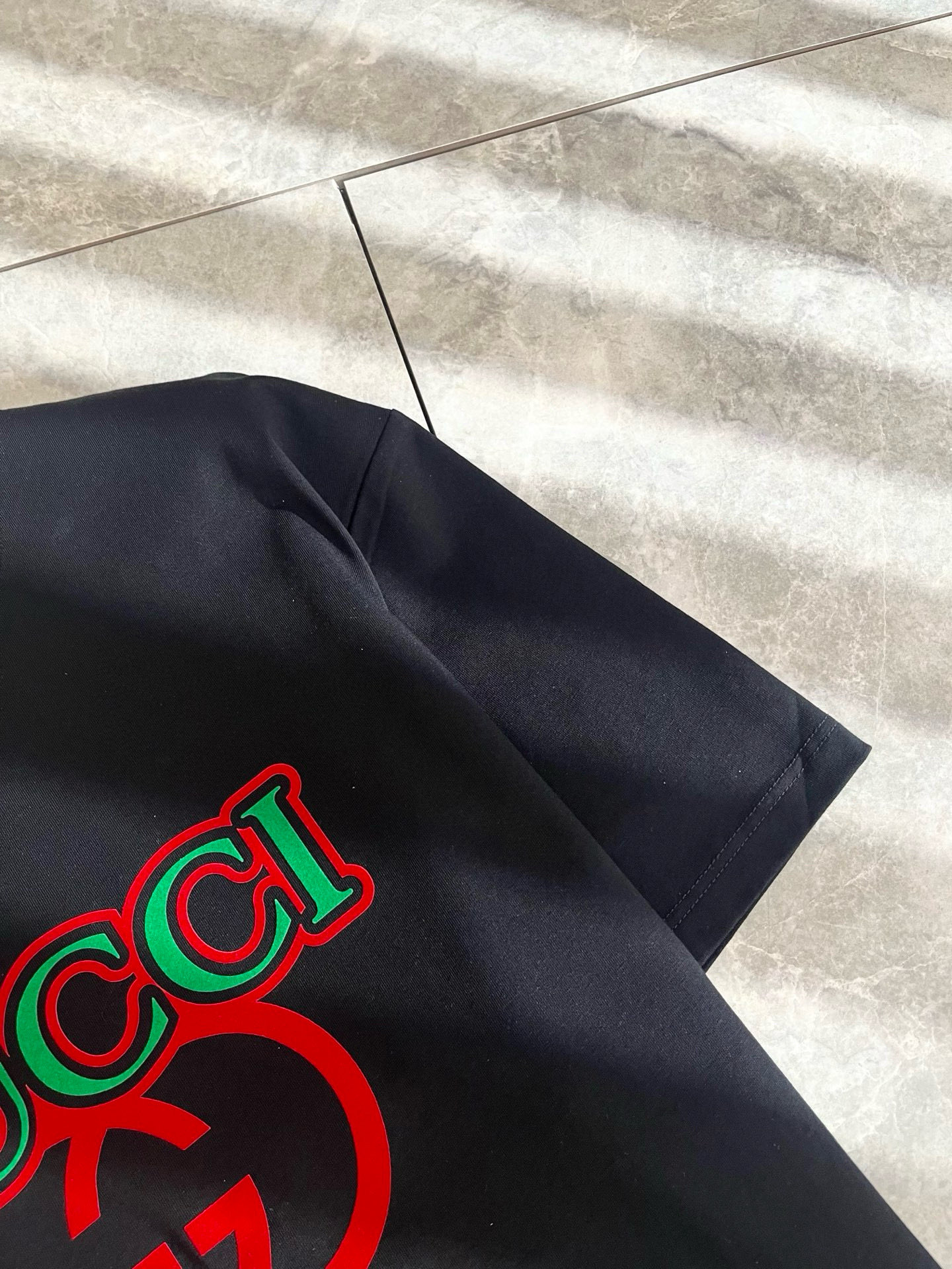 Gucc*古家 2025春夏新款男女同情侣款👫休闲宽松棉质圆领短袖T恤衫！贸易公司渠道稀出，同步官网发售