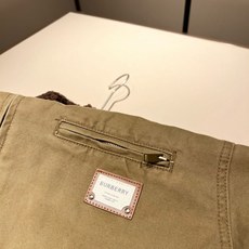 BURBER*Y巴*莉 2025秋冬新品牛仔仿羊羔毛🐑牛仔夹克外套,重磅来袭,原版重工洗水牛仔面料制作而 BURBER*Y巴*莉 2025秋冬新品牛仔仿羊羔毛🐑牛仔夹克外套,重磅来袭,原版重工洗水牛仔面料制作而