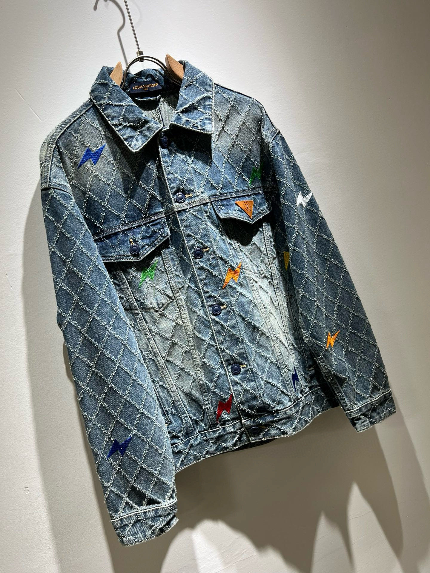 Louis Vuit*on 路易*登 2025秋冬新款轻奢男女同款👫牛仔夹克外套，路易家族的新高端，细节