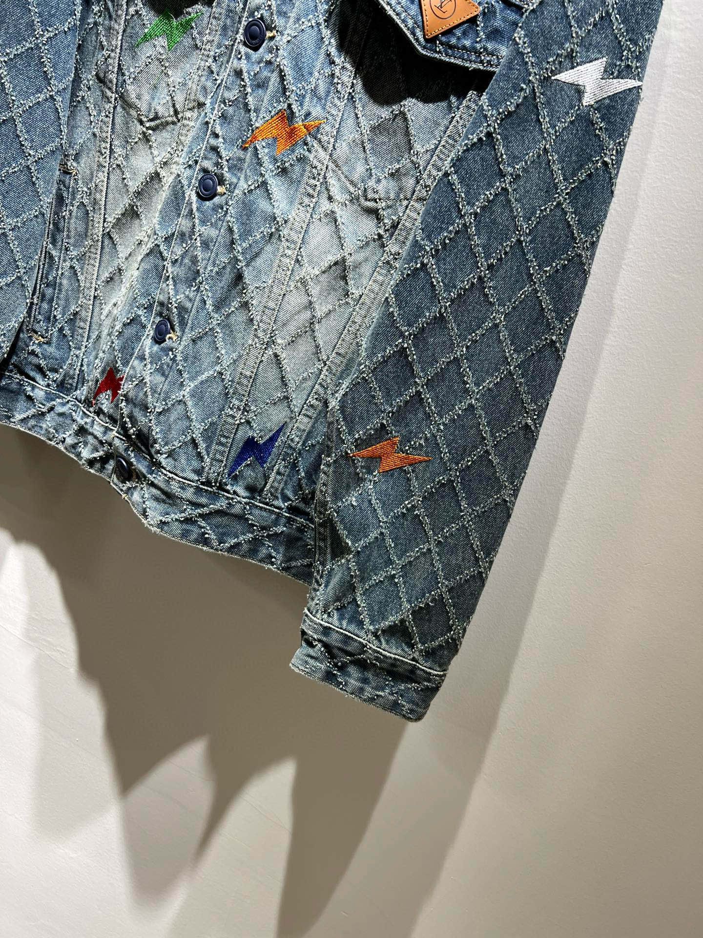 Louis Vuit*on 路易*登 2025秋冬新款轻奢男女同款👫牛仔夹克外套，路易家族的新高端，细节