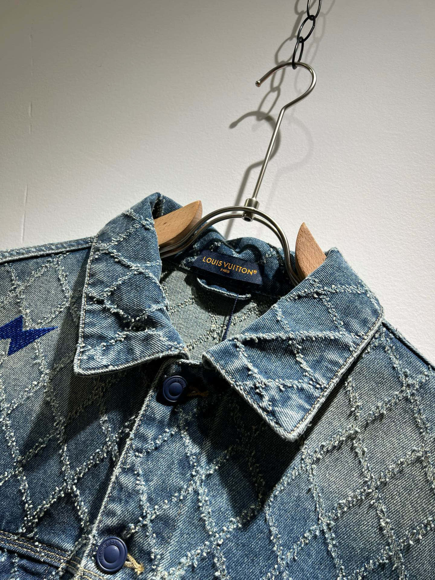 Louis Vuit*on 路易*登 2025秋冬新款轻奢男女同款👫牛仔夹克外套，路易家族的新高端，细节