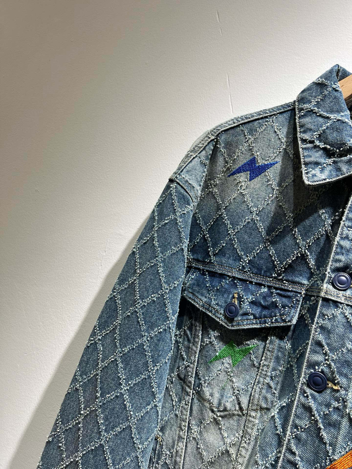 Louis Vuit*on 路易*登 2025秋冬新款轻奢男女同款👫牛仔夹克外套，路易家族的新高端，细节