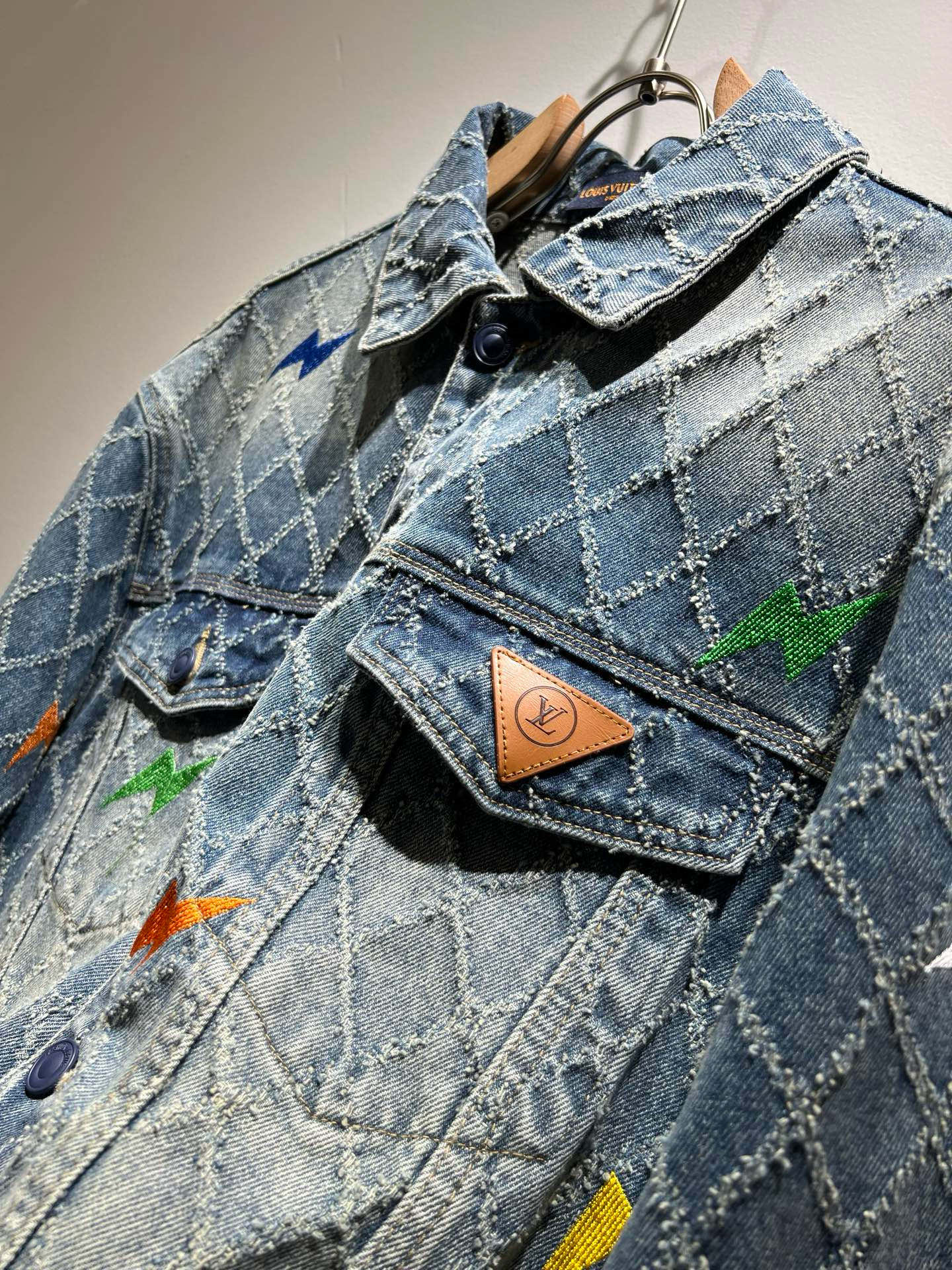 Louis Vuit*on 路易*登 2025秋冬新款轻奢男女同款👫牛仔夹克外套，路易家族的新高端，细节