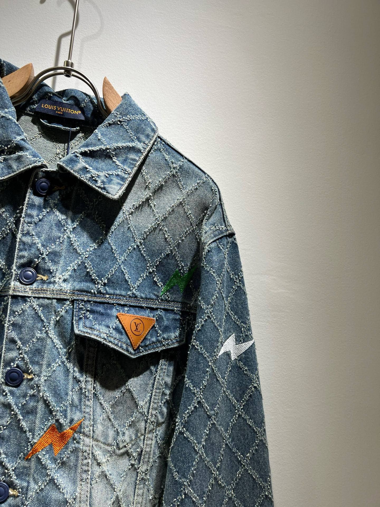 Louis Vuit*on 路易*登 2025秋冬新款轻奢男女同款👫牛仔夹克外套，路易家族的新高端，细节