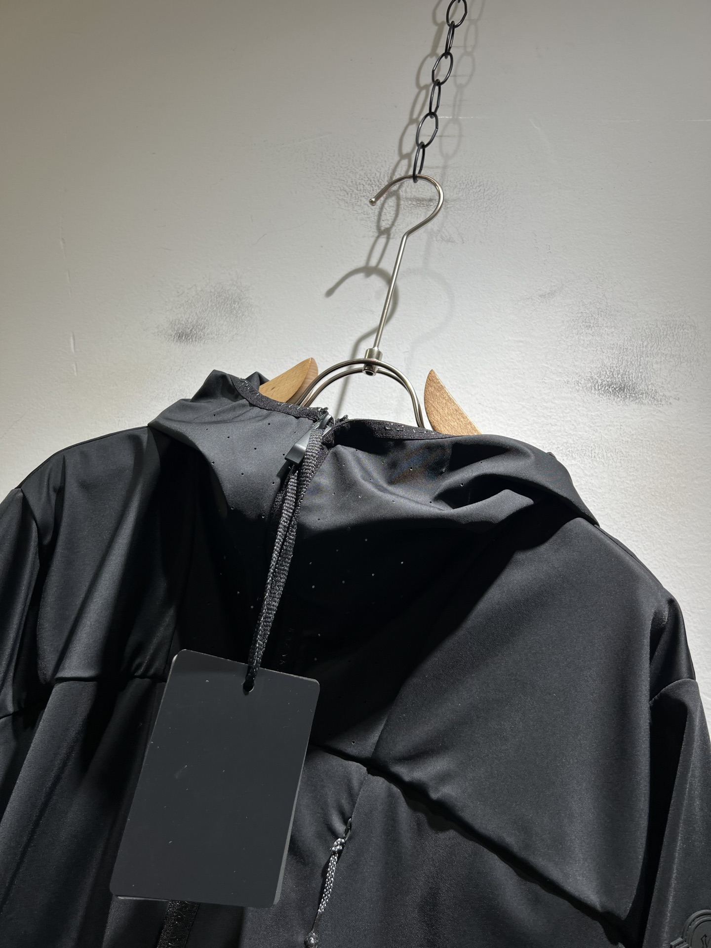 Monc*ler蒙*口2025秋季经典外套，都市时尚休闲款！面料超软面料帅酷爆款薄夹克外套。时尚都市百搭