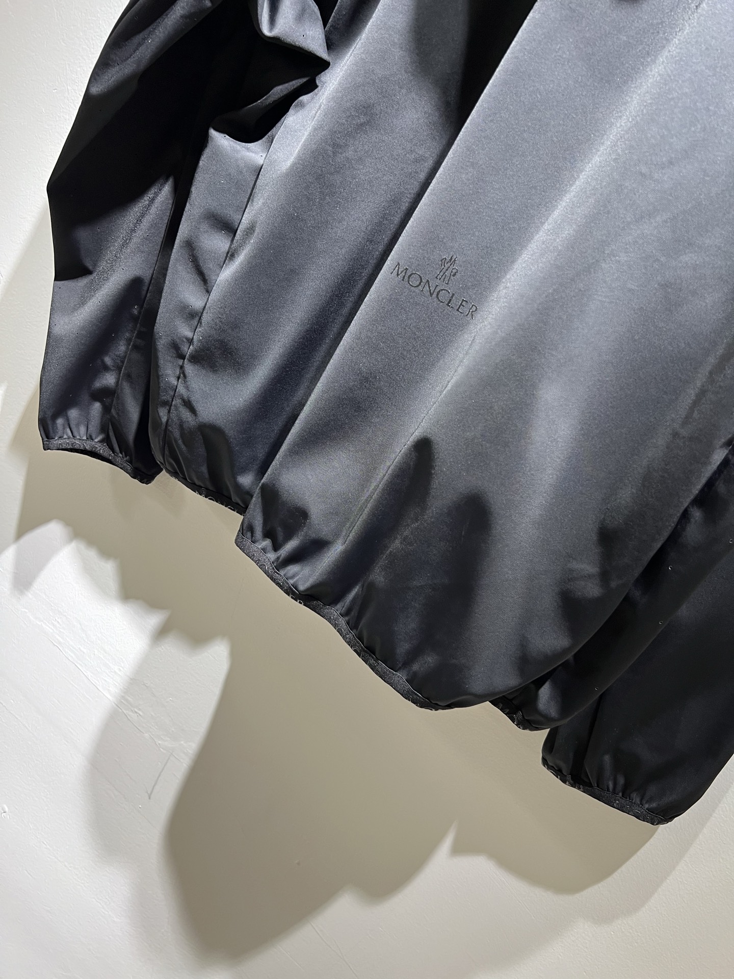 Monc*ler蒙*口2025秋季经典外套，都市时尚休闲款！面料超软面料帅酷爆款薄夹克外套。时尚都市百搭