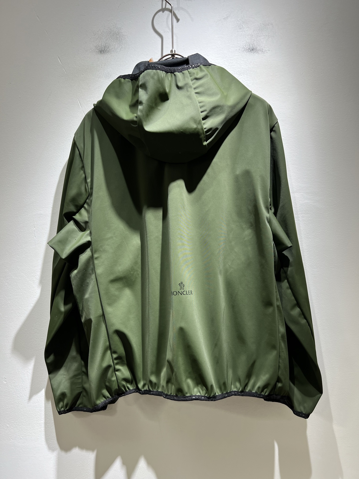 Monc*ler蒙*口2025秋季经典外套，都市时尚休闲款！面料超软面料帅酷爆款薄夹克外套。时尚都市百搭