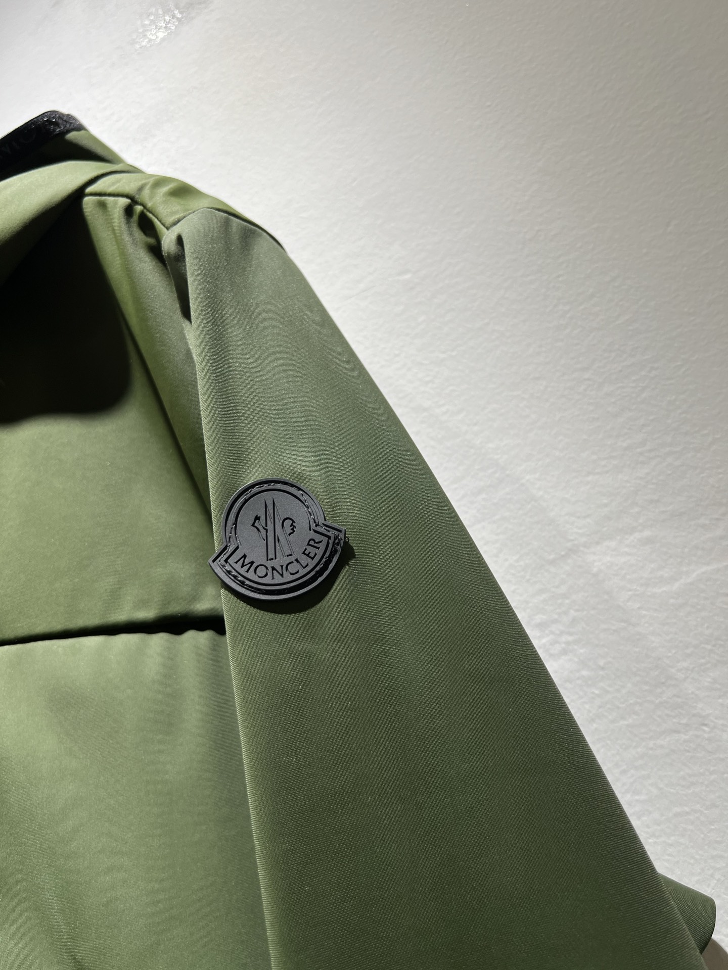 Monc*ler蒙*口2025秋季经典外套，都市时尚休闲款！面料超软面料帅酷爆款薄夹克外套。时尚都市百搭