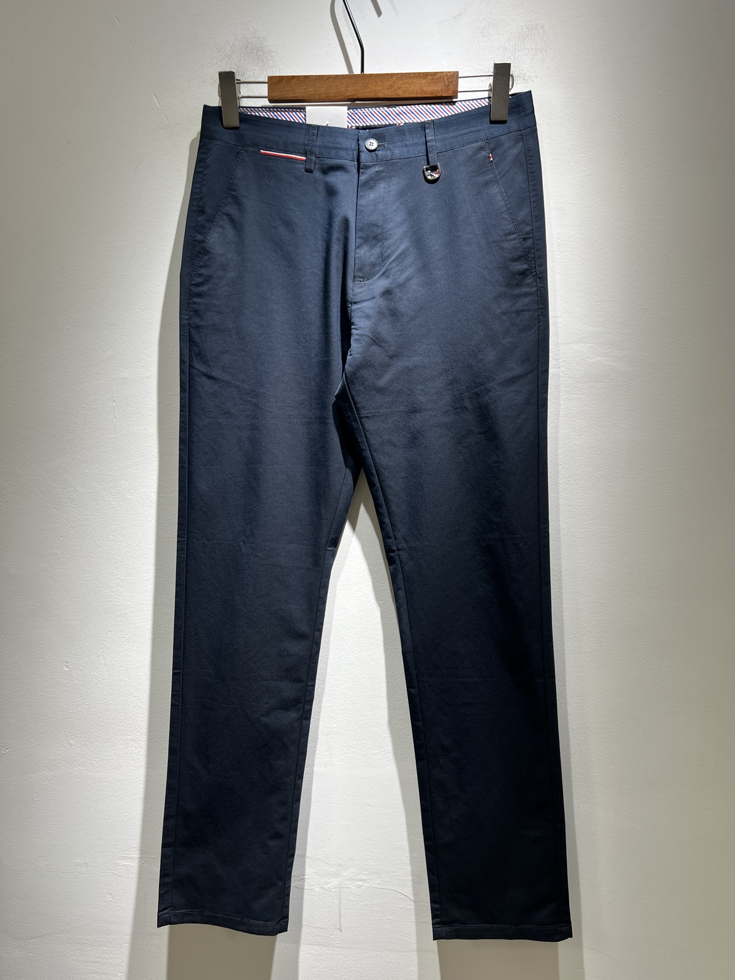 ThomBrow*e汤姆*朗 ~2025春夏新款休闲西裤，官网同步有售，独特设计魅力，非常高端，简约不简