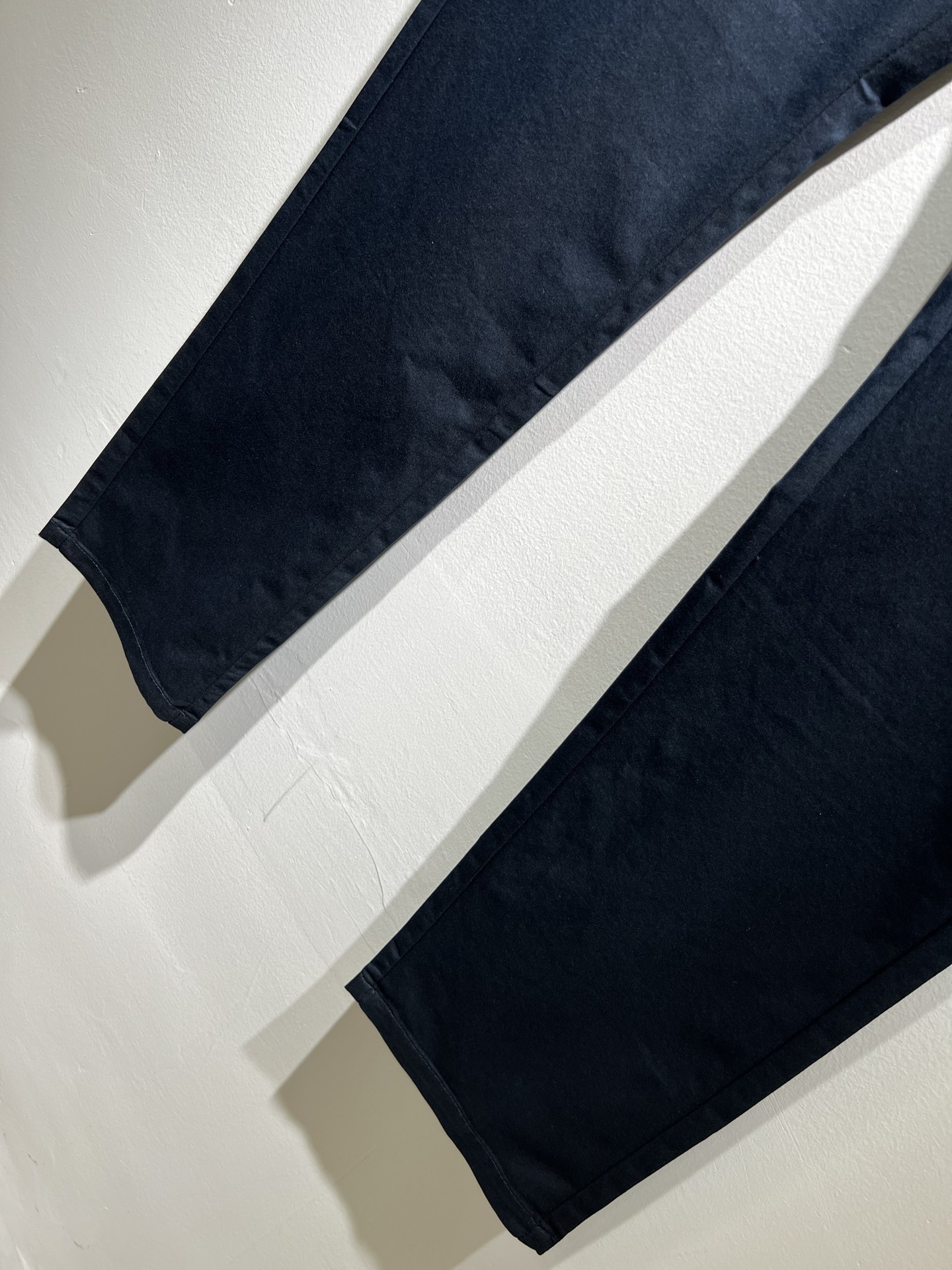 ThomBrow*e汤姆*朗 ~2025春夏新款休闲西裤，官网同步有售，独特设计魅力，非常高端，简约不简