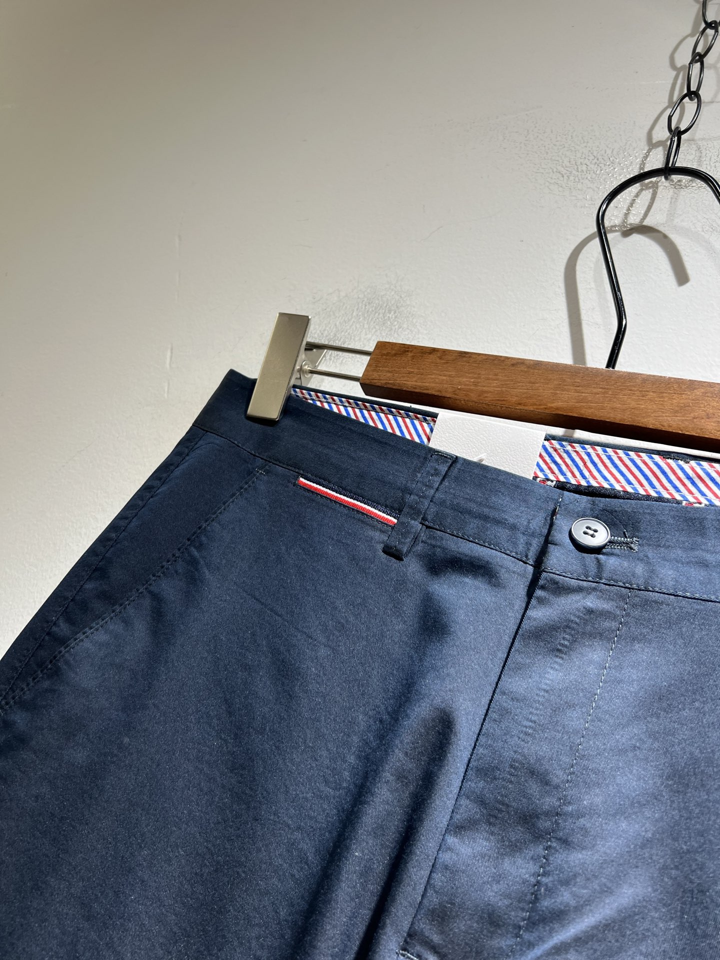 ThomBrow*e汤姆*朗 ~2025春夏新款休闲西裤，官网同步有售，独特设计魅力，非常高端，简约不简