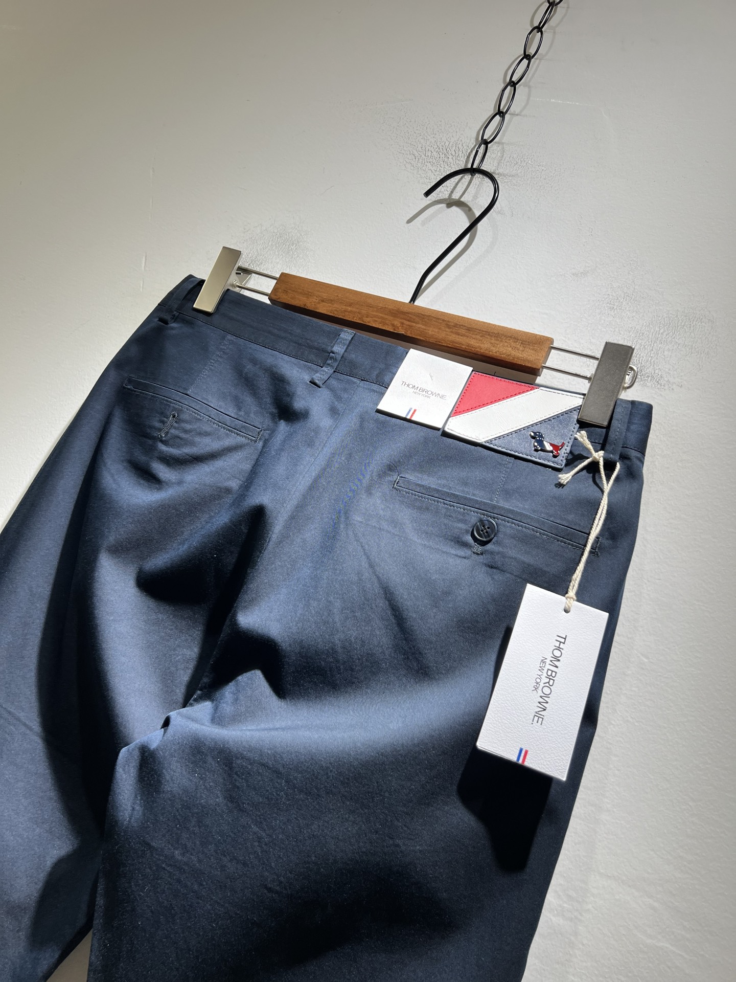 ThomBrow*e汤姆*朗 ~2025春夏新款休闲西裤，官网同步有售，独特设计魅力，非常高端，简约不简
