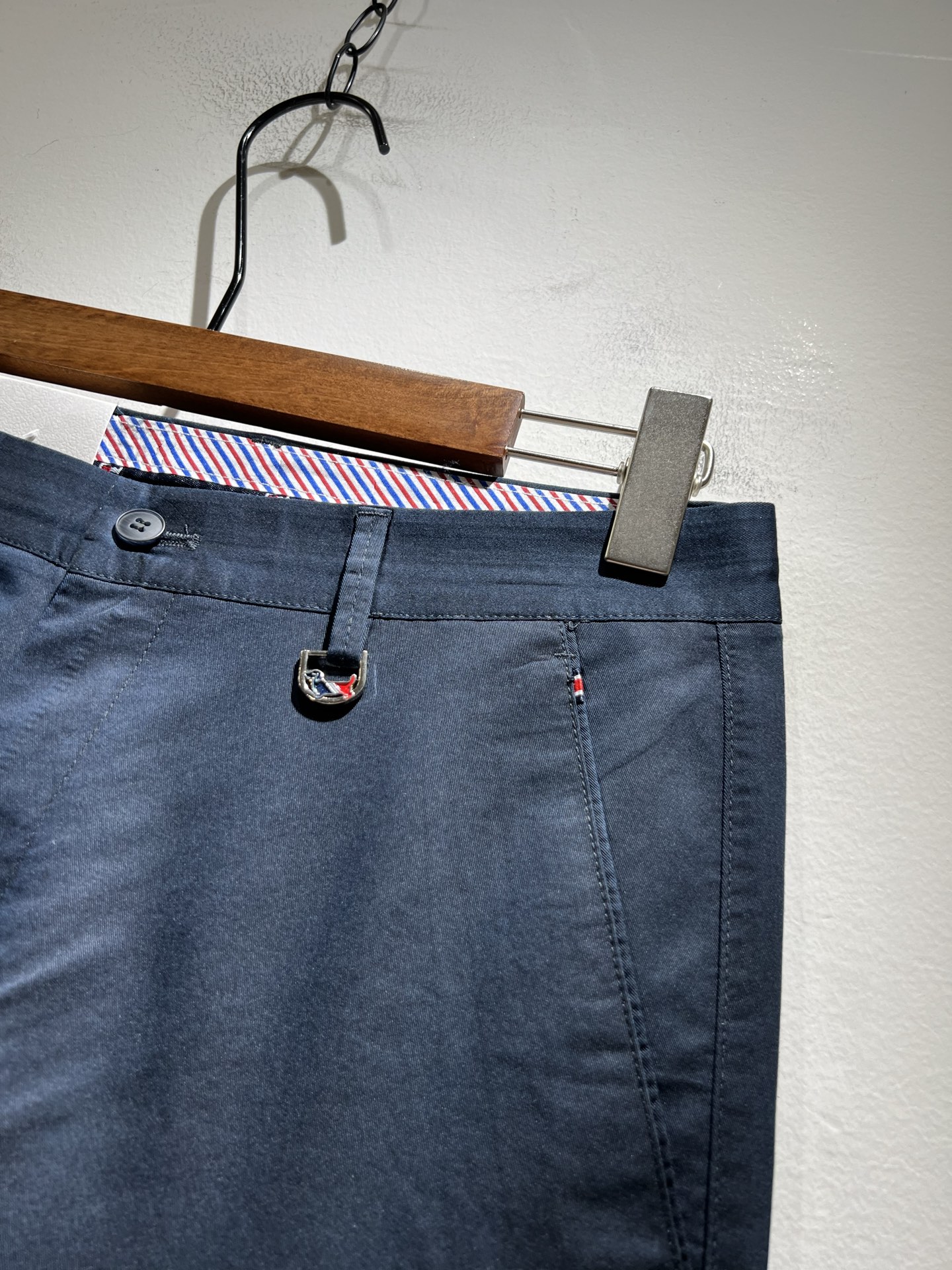 ThomBrow*e汤姆*朗 ~2025春夏新款休闲西裤，官网同步有售，独特设计魅力，非常高端，简约不简