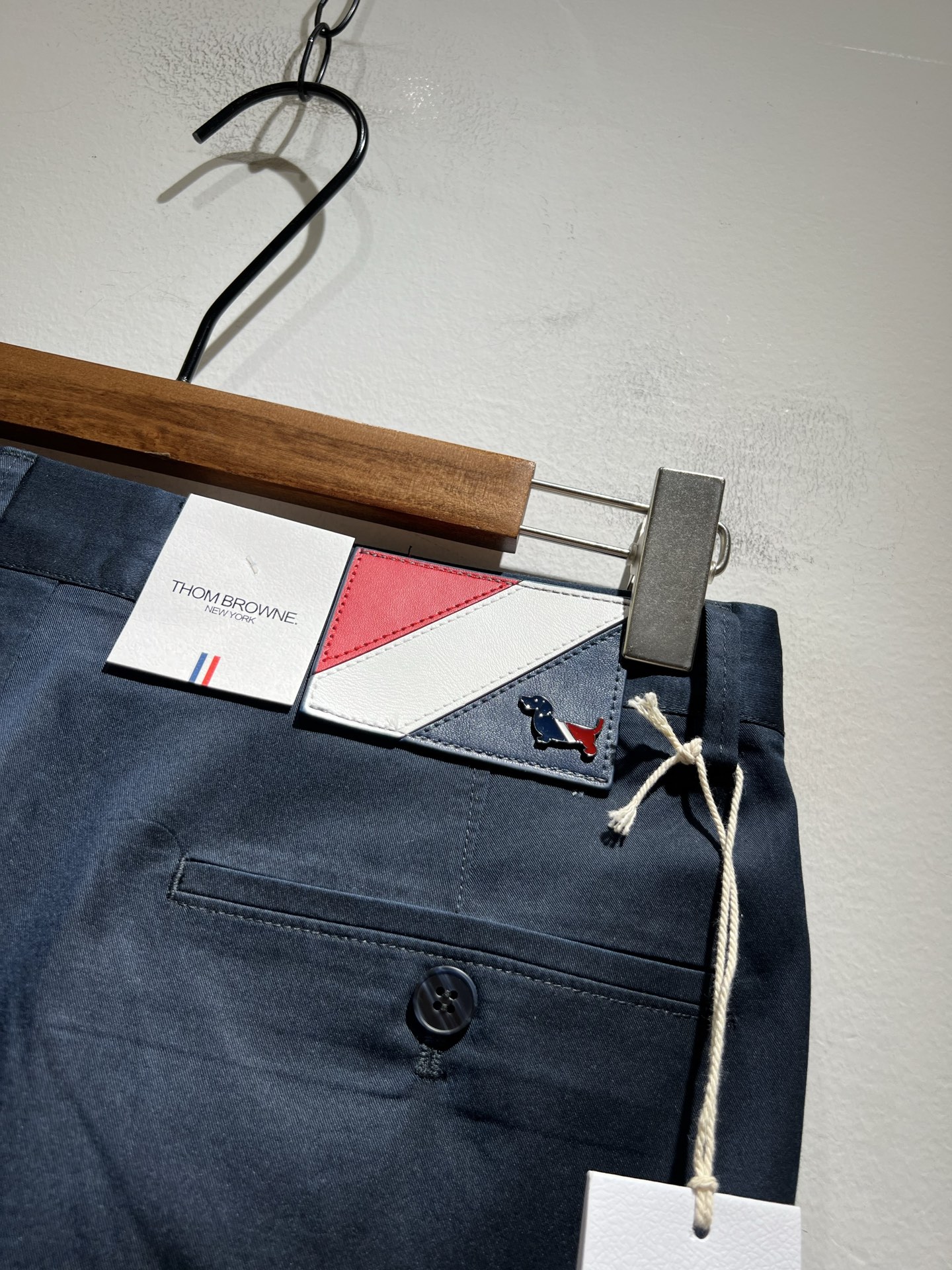 ThomBrow*e汤姆*朗 ~2025春夏新款休闲西裤，官网同步有售，独特设计魅力，非常高端，简约不简