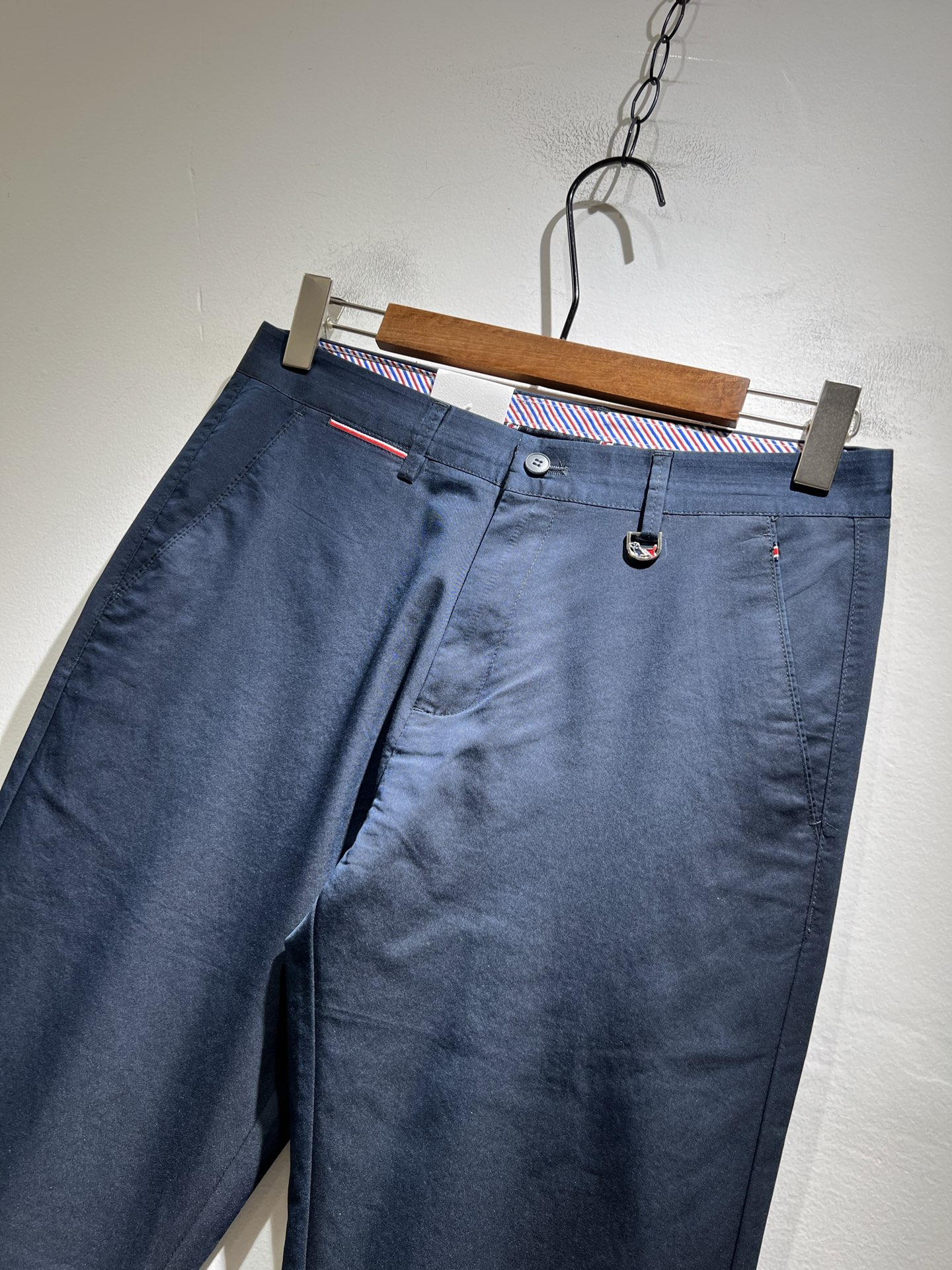 ThomBrow*e汤姆*朗 ~2025春夏新款休闲西裤，官网同步有售，独特设计魅力，非常高端，简约不简