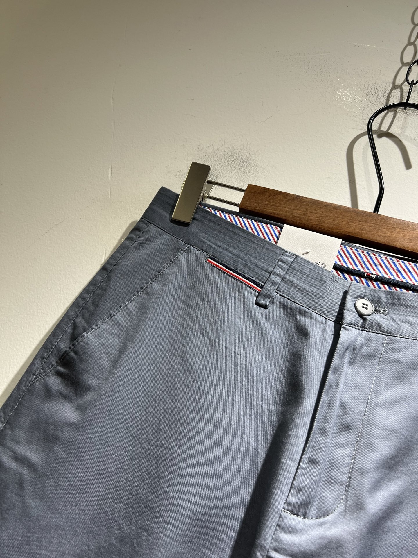 ThomBrow*e汤姆*朗 ~2025春夏新款休闲西裤，官网同步有售，独特设计魅力，非常高端，简约不简