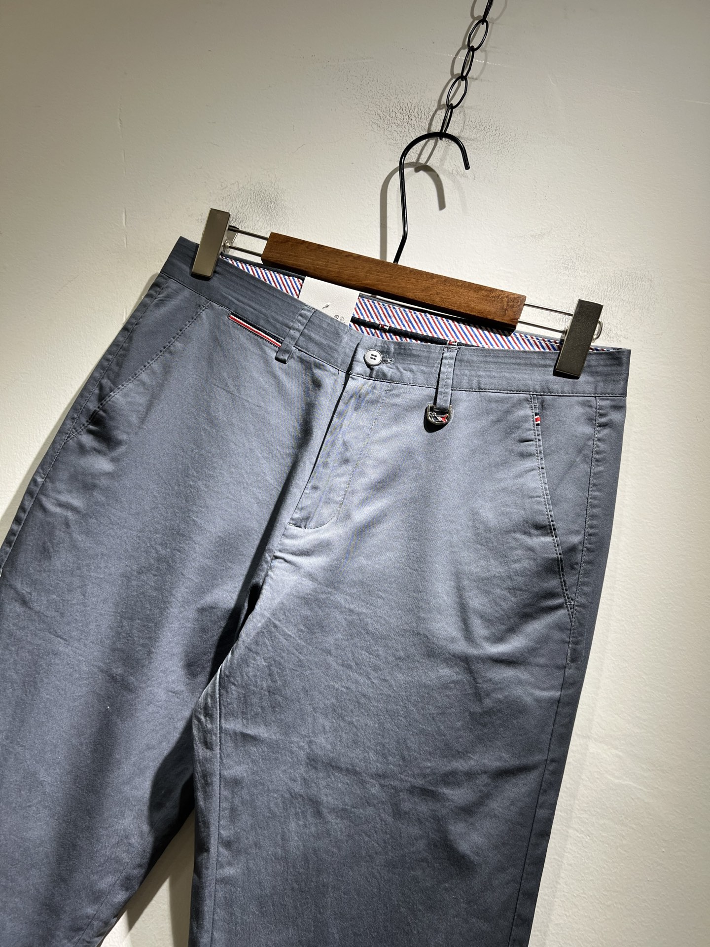 ThomBrow*e汤姆*朗 ~2025春夏新款休闲西裤，官网同步有售，独特设计魅力，非常高端，简约不简