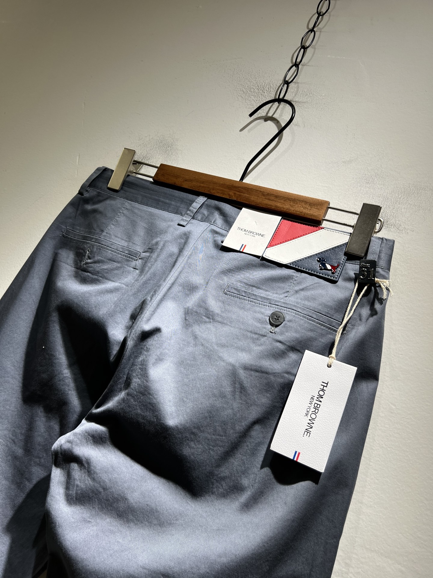 ThomBrow*e汤姆*朗 ~2025春夏新款休闲西裤，官网同步有售，独特设计魅力，非常高端，简约不简