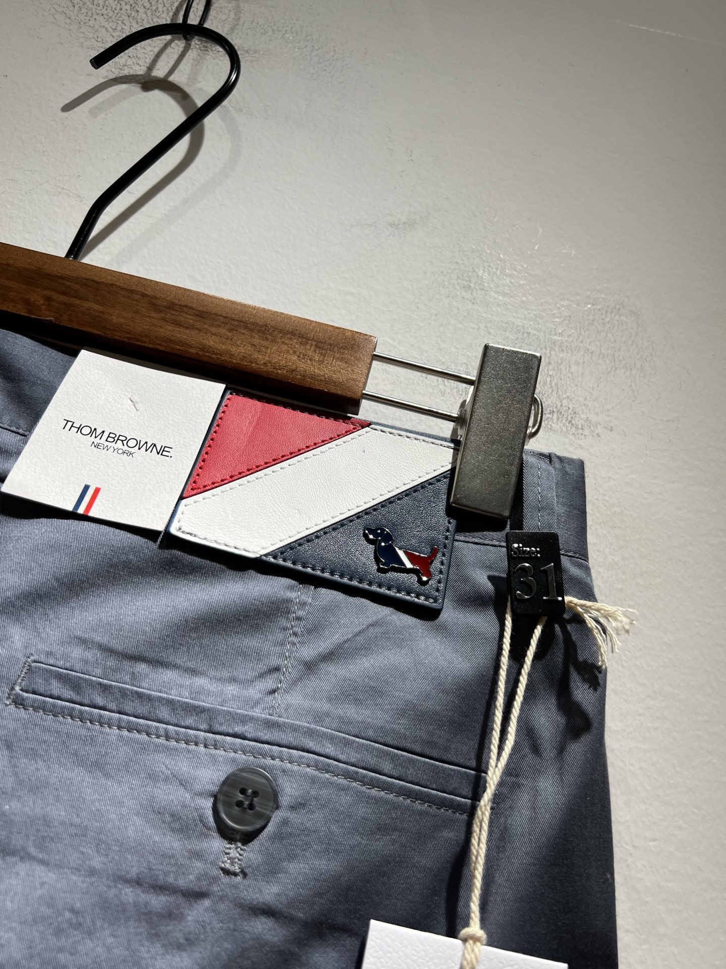 ThomBrow*e汤姆*朗 ~2025春夏新款休闲西裤，官网同步有售，独特设计魅力，非常高端，简约不简