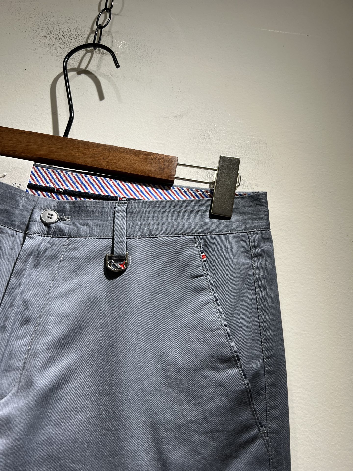 ThomBrow*e汤姆*朗 ~2025春夏新款休闲西裤，官网同步有售，独特设计魅力，非常高端，简约不简