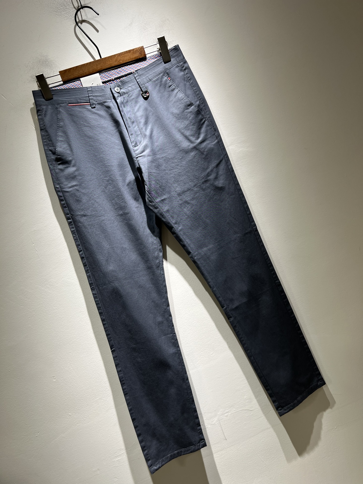 ThomBrow*e汤姆*朗 ~2025春夏新款休闲西裤，官网同步有售，独特设计魅力，非常高端，简约不简