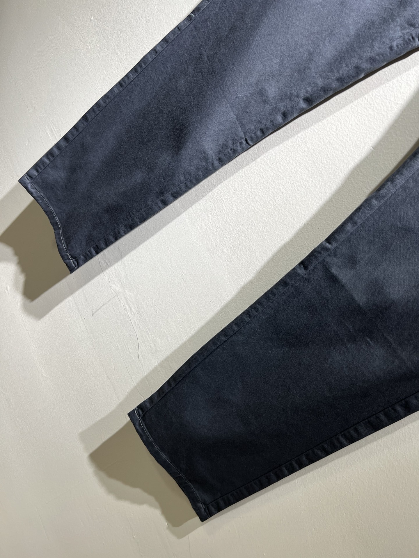 ThomBrow*e汤姆*朗 ~2025春夏新款休闲西裤，官网同步有售，独特设计魅力，非常高端，简约不简