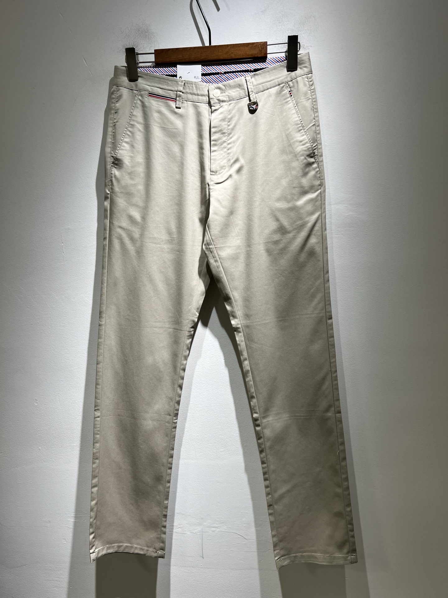 ThomBrow*e汤姆*朗 ~2025春夏新款休闲西裤，官网同步有售，独特设计魅力，非常高端，简约不简