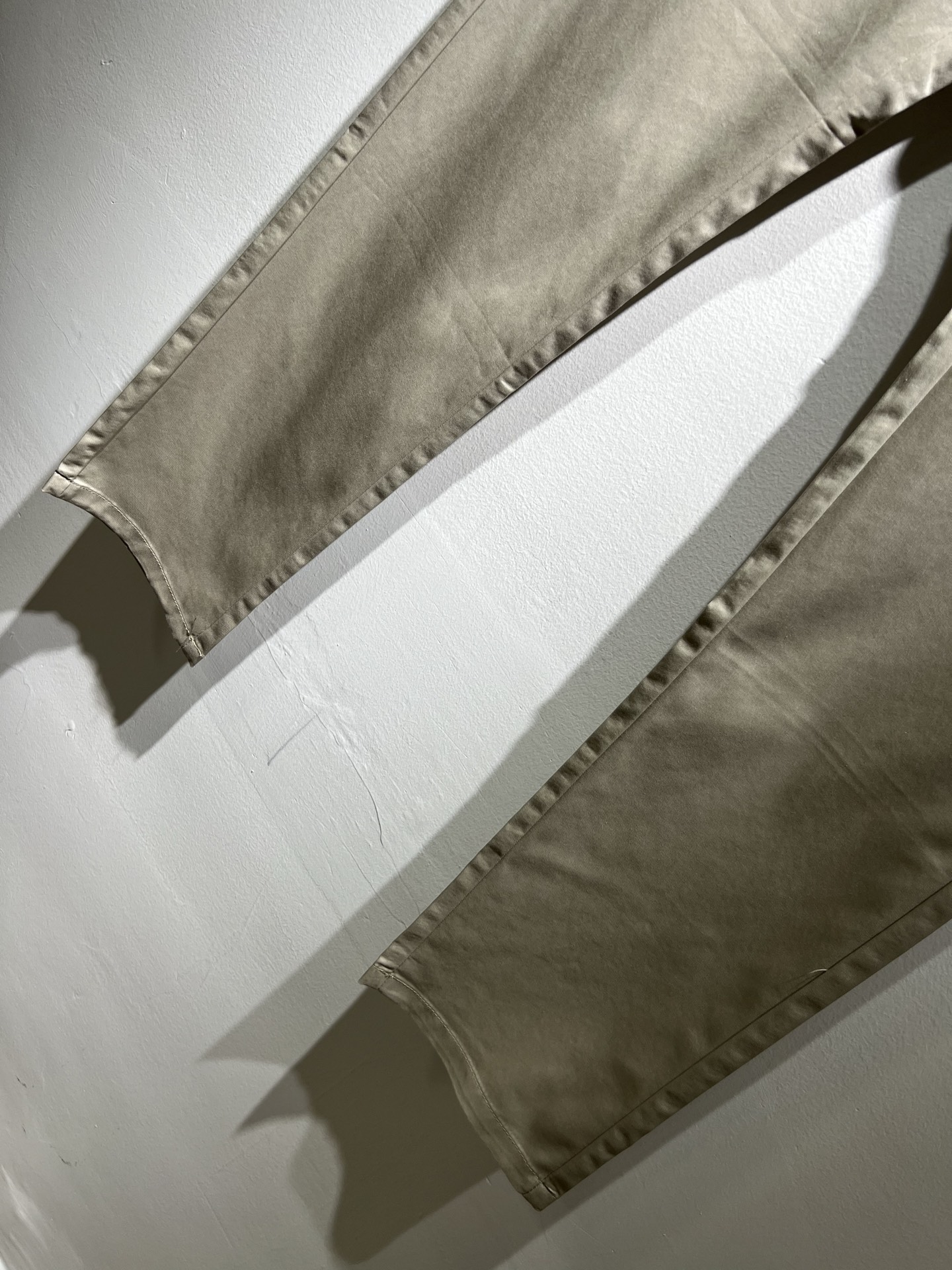 ThomBrow*e汤姆*朗 ~2025春夏新款休闲西裤，官网同步有售，独特设计魅力，非常高端，简约不简