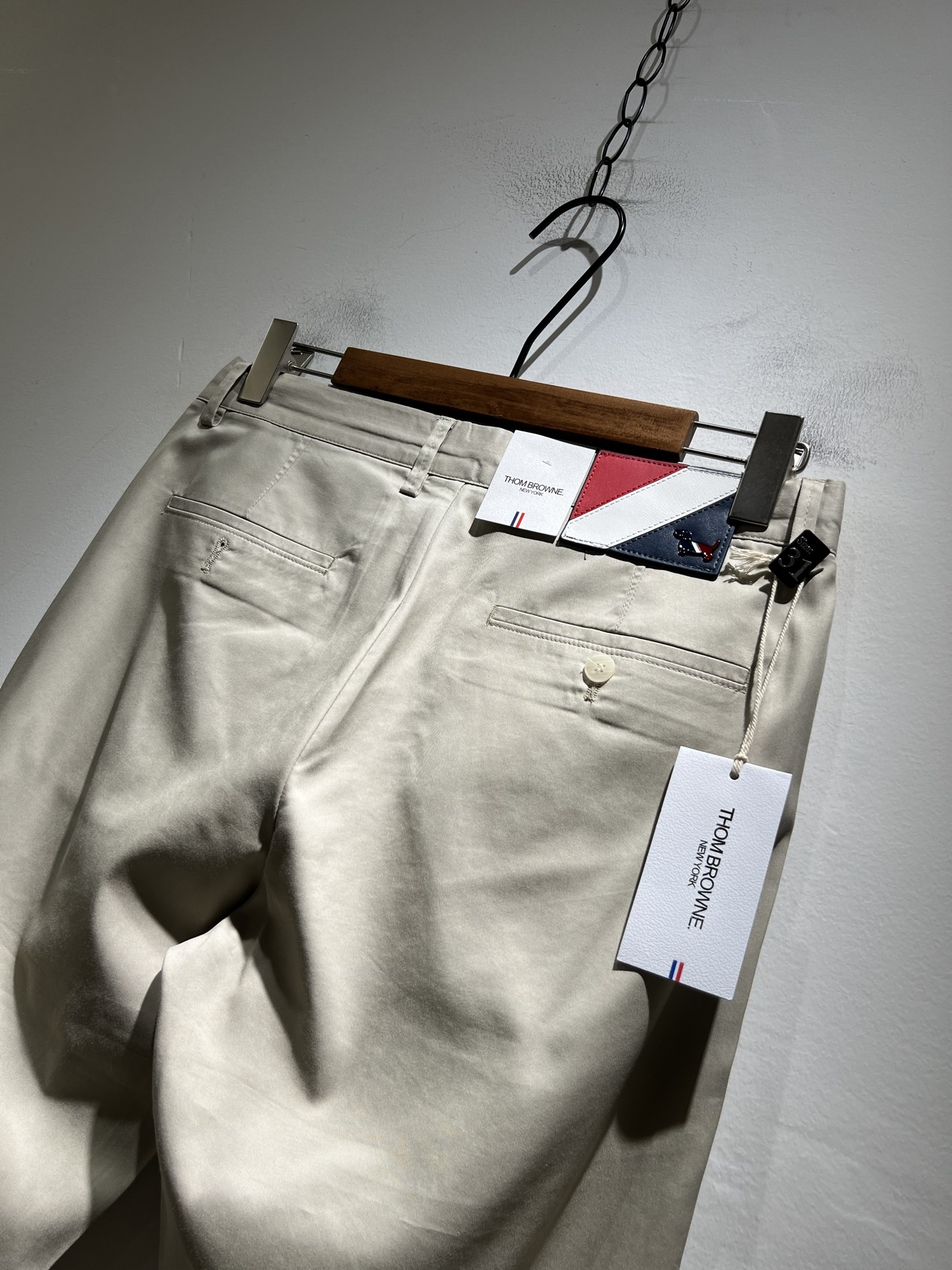 ThomBrow*e汤姆*朗 ~2025春夏新款休闲西裤，官网同步有售，独特设计魅力，非常高端，简约不简