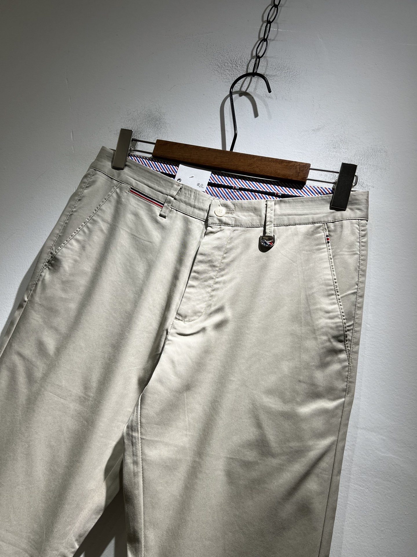 ThomBrow*e汤姆*朗 ~2025春夏新款休闲西裤，官网同步有售，独特设计魅力，非常高端，简约不简