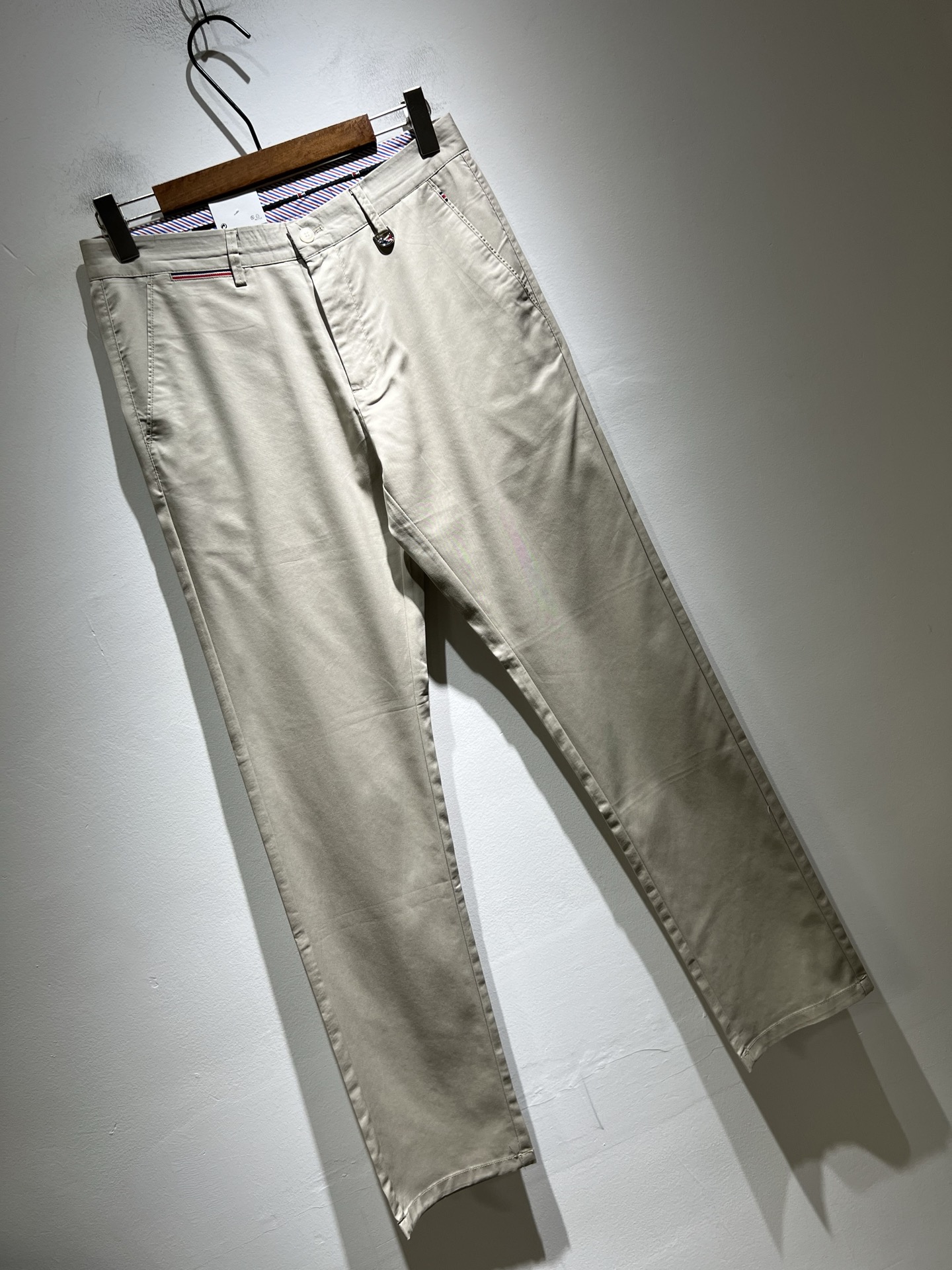 ThomBrow*e汤姆*朗 ~2025春夏新款休闲西裤，官网同步有售，独特设计魅力，非常高端，简约不简