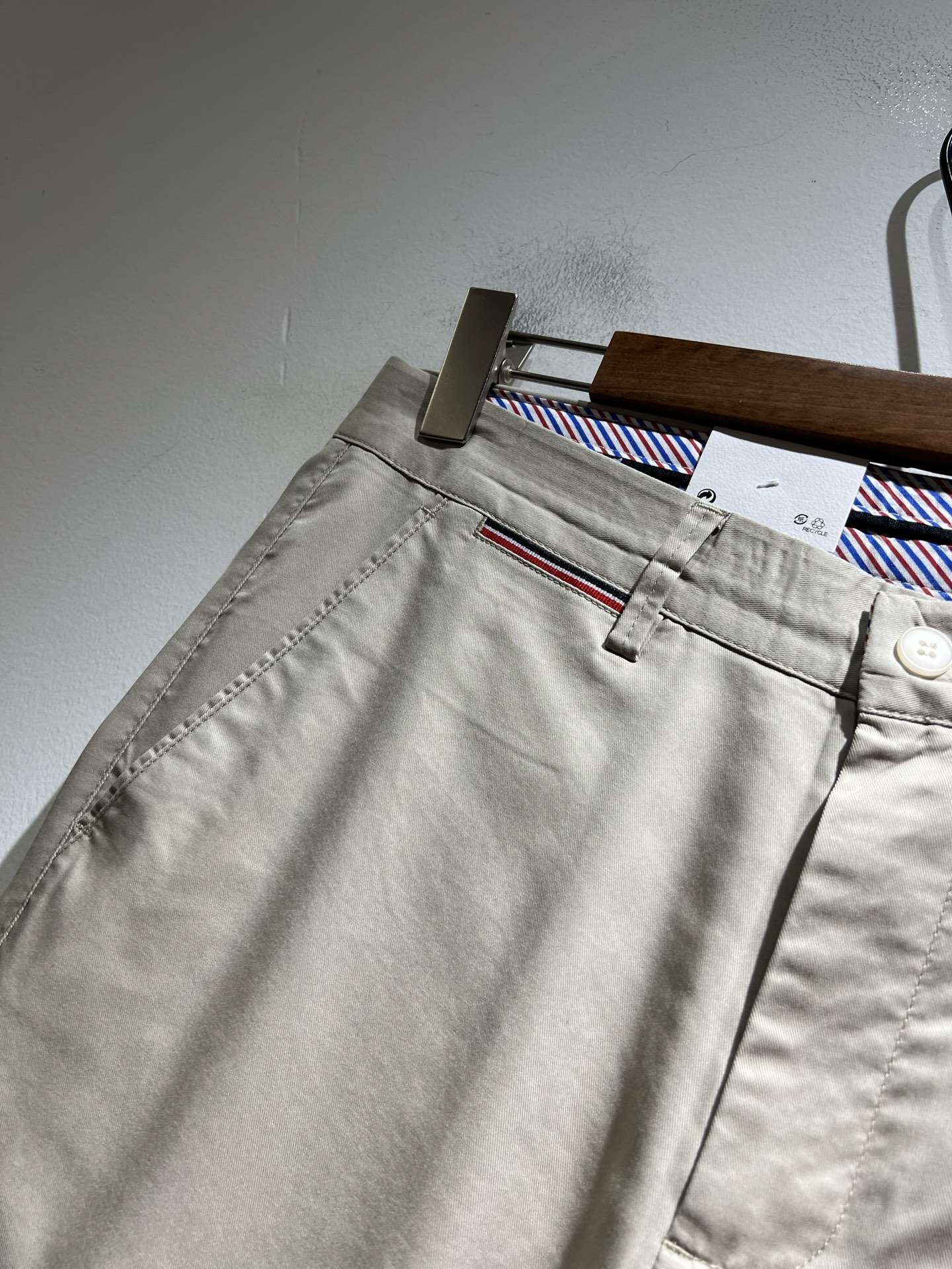 ThomBrow*e汤姆*朗 ~2025春夏新款休闲西裤，官网同步有售，独特设计魅力，非常高端，简约不简