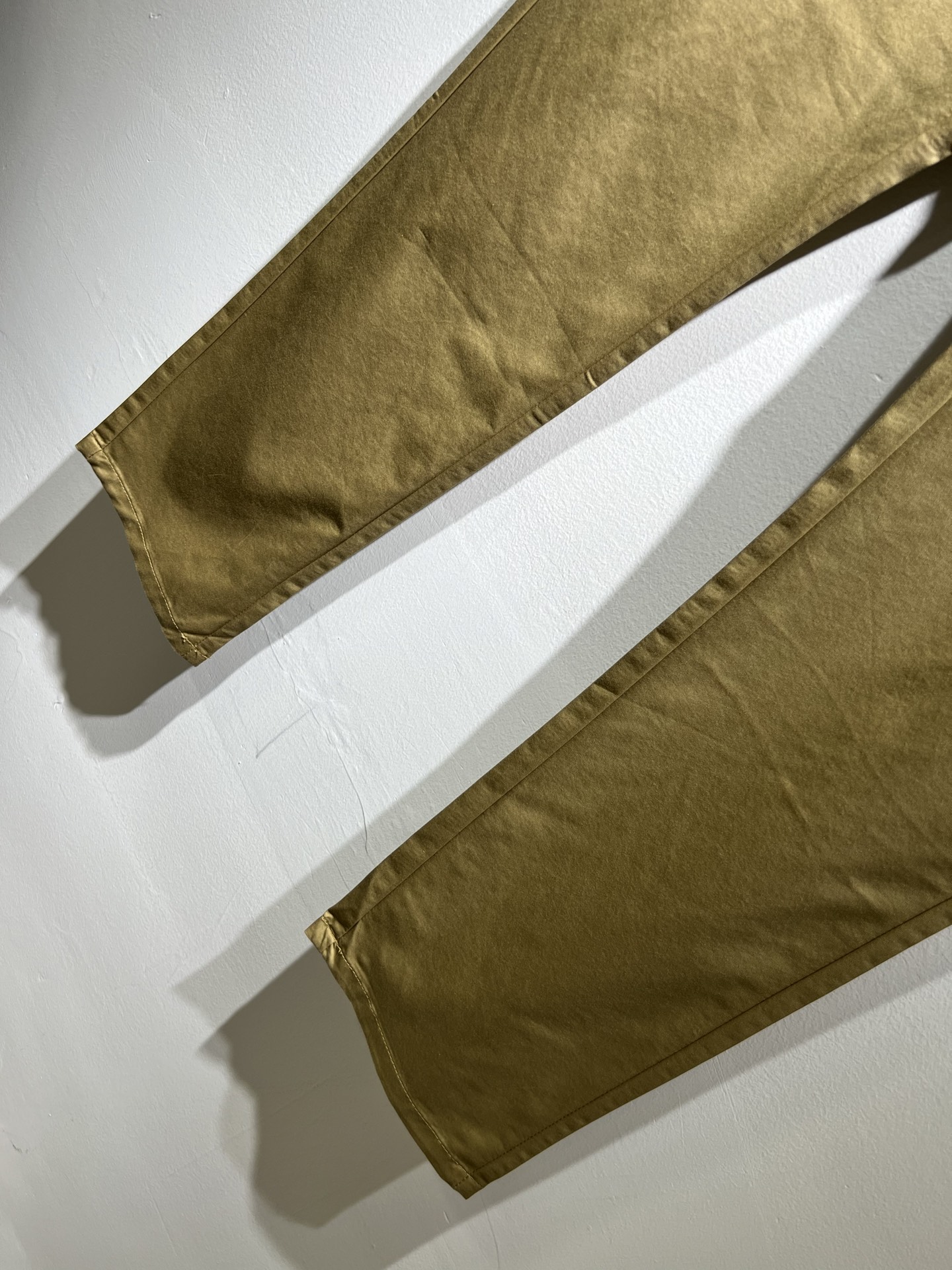 ThomBrow*e汤姆*朗 ~2025春夏新款休闲西裤，官网同步有售，独特设计魅力，非常高端，简约不简