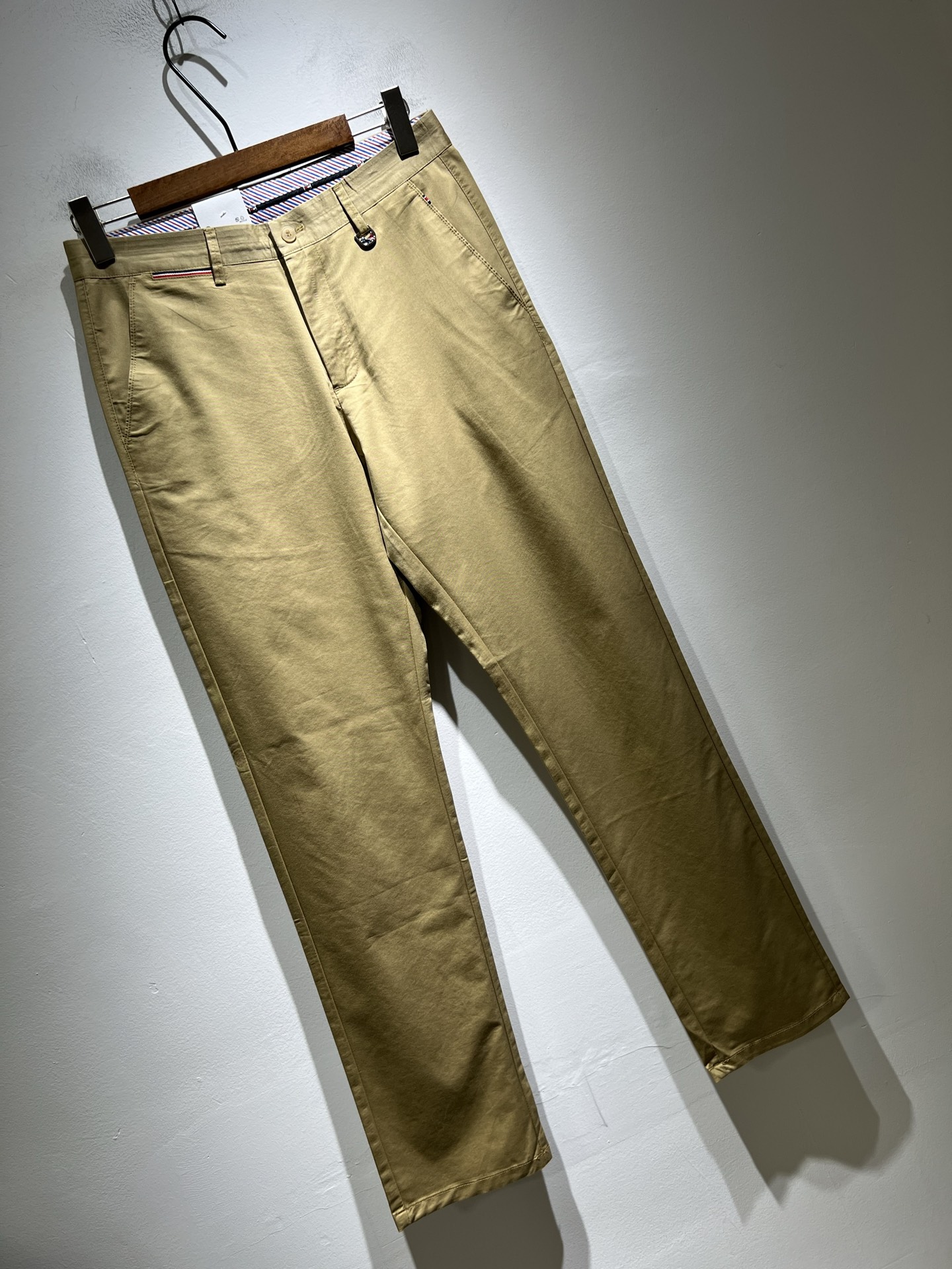 ThomBrow*e汤姆*朗 ~2025春夏新款休闲西裤，官网同步有售，独特设计魅力，非常高端，简约不简