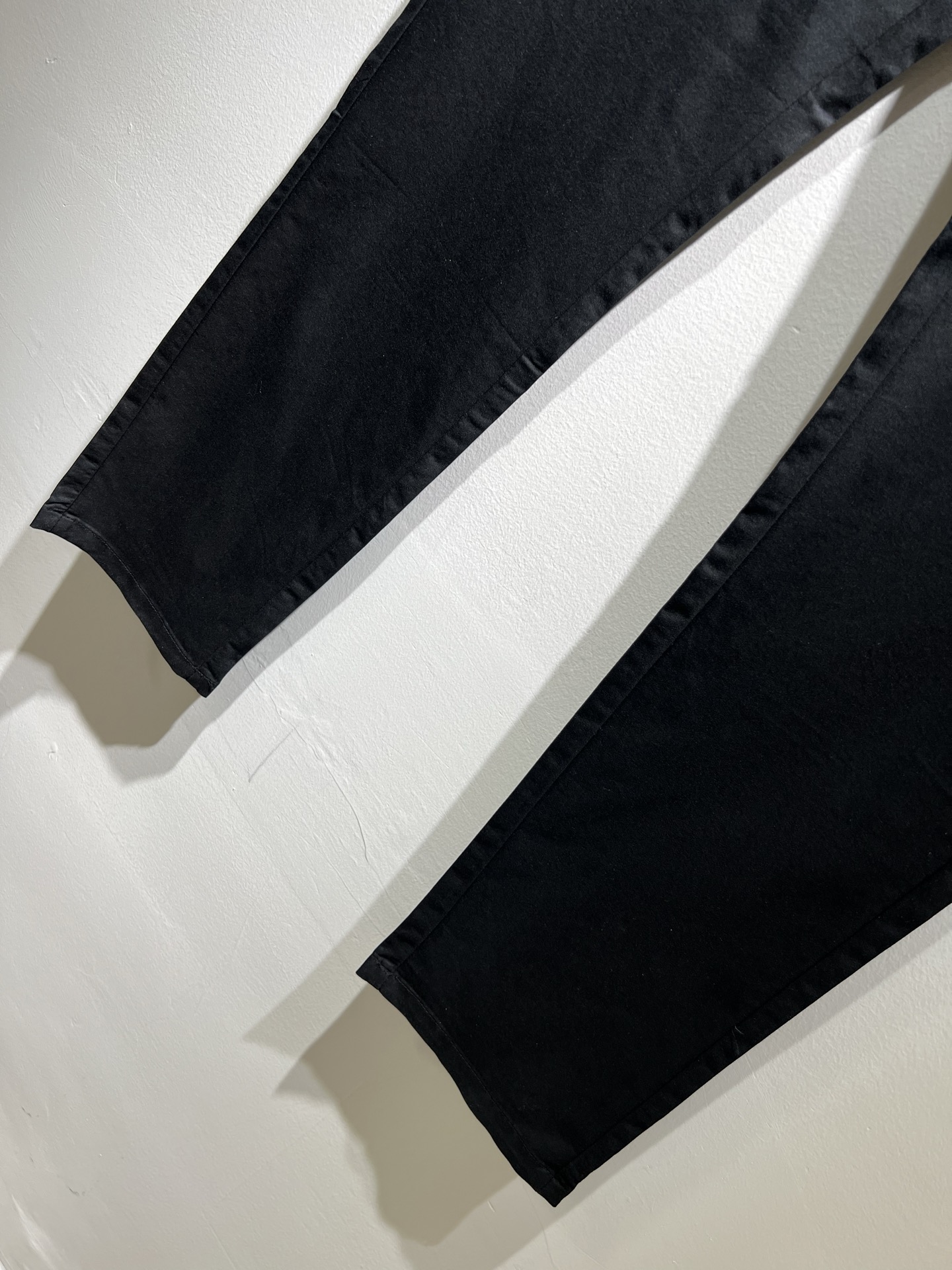 ThomBrow*e汤姆*朗 ~2025春夏新款休闲西裤，官网同步有售，独特设计魅力，非常高端，简约不简