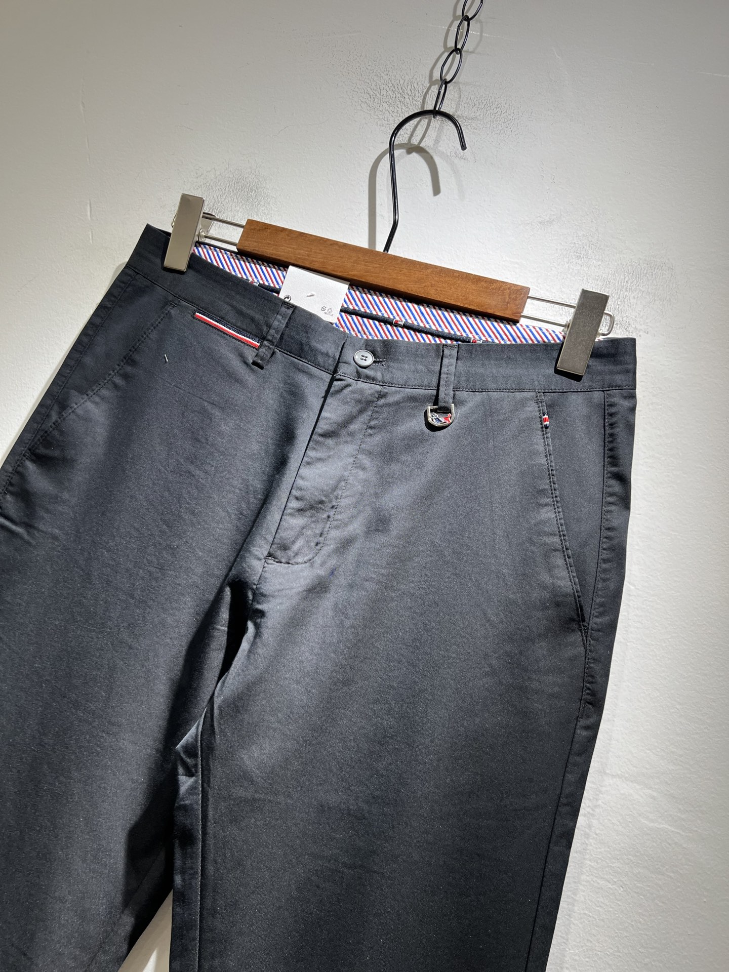 ThomBrow*e汤姆*朗 ~2025春夏新款休闲西裤，官网同步有售，独特设计魅力，非常高端，简约不简