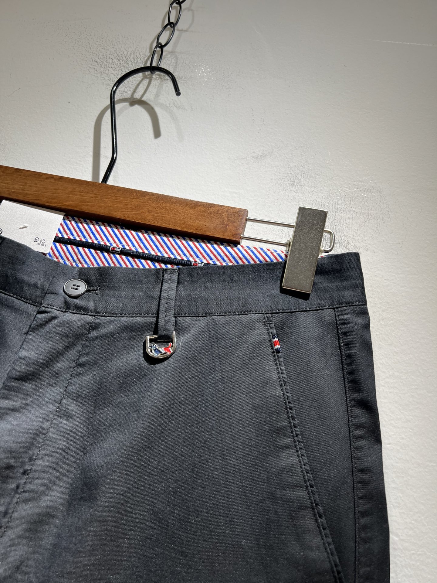 ThomBrow*e汤姆*朗 ~2025春夏新款休闲西裤，官网同步有售，独特设计魅力，非常高端，简约不简