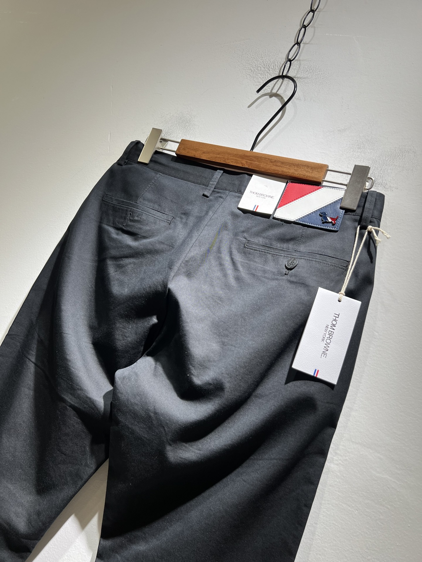 ThomBrow*e汤姆*朗 ~2025春夏新款休闲西裤，官网同步有售，独特设计魅力，非常高端，简约不简