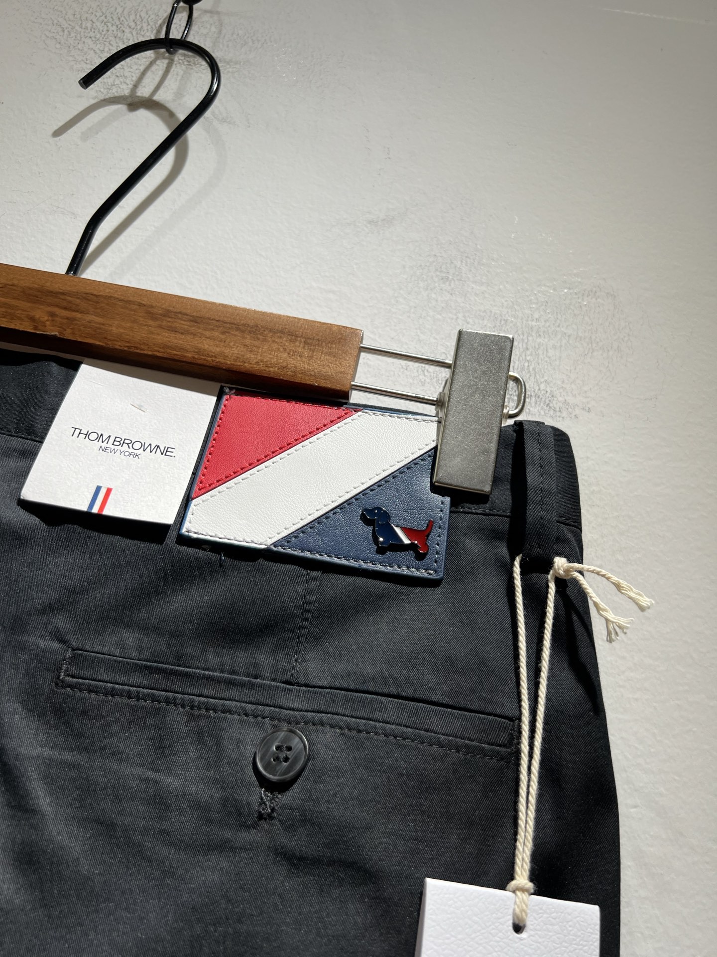 ThomBrow*e汤姆*朗 ~2025春夏新款休闲西裤，官网同步有售，独特设计魅力，非常高端，简约不简