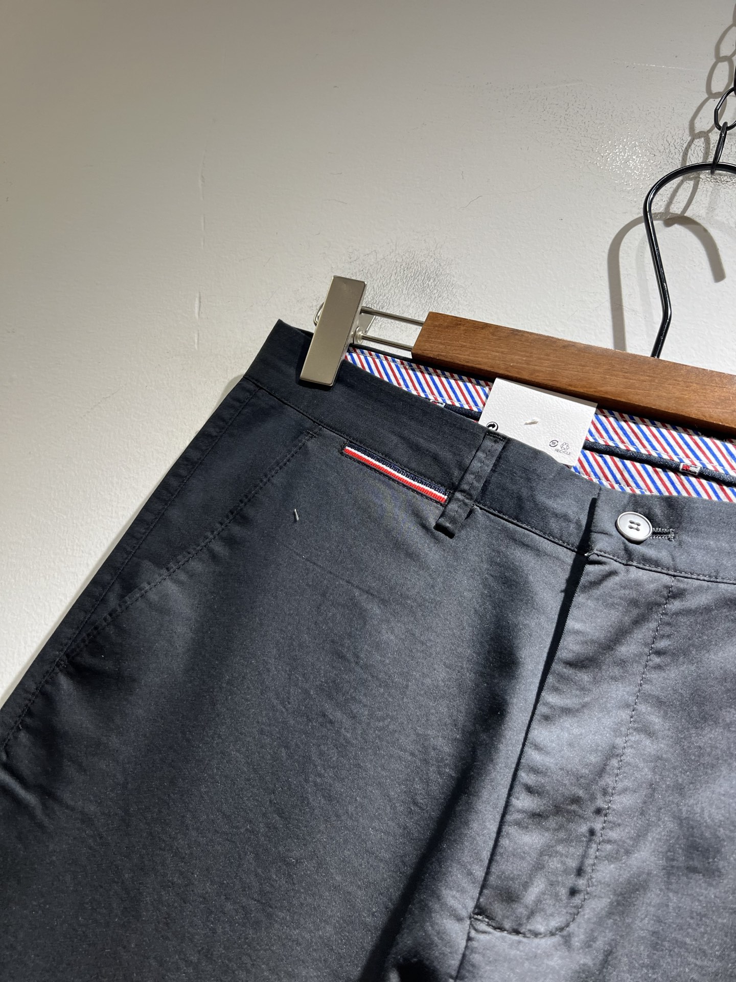 ThomBrow*e汤姆*朗 ~2025春夏新款休闲西裤，官网同步有售，独特设计魅力，非常高端，简约不简