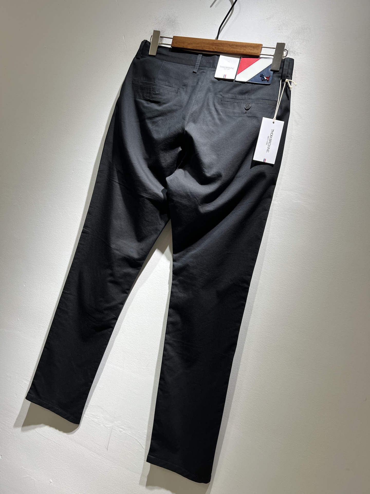 ThomBrow*e汤姆*朗 ~2025春夏新款休闲西裤，官网同步有售，独特设计魅力，非常高端，简约不简