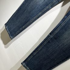ARCTER*X始*祖鸟 2025春夏新款牛仔裤,户外品牌可能大家第一想到的就是加拿大鹅、始祖鸟。给人一 ARCTER*X始*祖鸟 2025春夏新款牛仔裤,户外品牌可能大家第一想到的就是加拿大鹅、始祖鸟。给人一