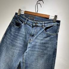 ARCTER*X始*祖鸟 2025春夏新款牛仔裤,户外品牌可能大家第一想到的就是加拿大鹅、始祖鸟。给人一 ARCTER*X始*祖鸟 2025春夏新款牛仔裤,户外品牌可能大家第一想到的就是加拿大鹅、始祖鸟。给人一