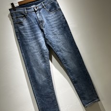 BURBER*Y巴*莉 2025春夏 新品男士高端休闲百搭牛仔裤!对于BUR粉丝来说,这样大气的经典设计 BURBER*Y巴*莉 2025春夏 新品男士高端休闲百搭牛仔裤!对于BUR粉丝来说,这样大气的经典设计
