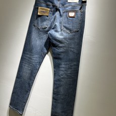 BURBER*Y巴*莉 2025春夏 新品男士高端休闲百搭牛仔裤!对于BUR粉丝来说,这样大气的经典设计 BURBER*Y巴*莉 2025春夏 新品男士高端休闲百搭牛仔裤!对于BUR粉丝来说,这样大气的经典设计