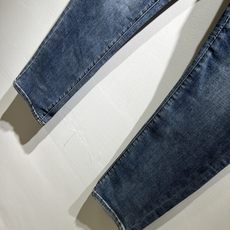 BURBER*Y巴*莉 2025春夏 新品男士高端休闲百搭牛仔裤!对于BUR粉丝来说,这样大气的经典设计 BURBER*Y巴*莉 2025春夏 新品男士高端休闲百搭牛仔裤!对于BUR粉丝来说,这样大气的经典设计