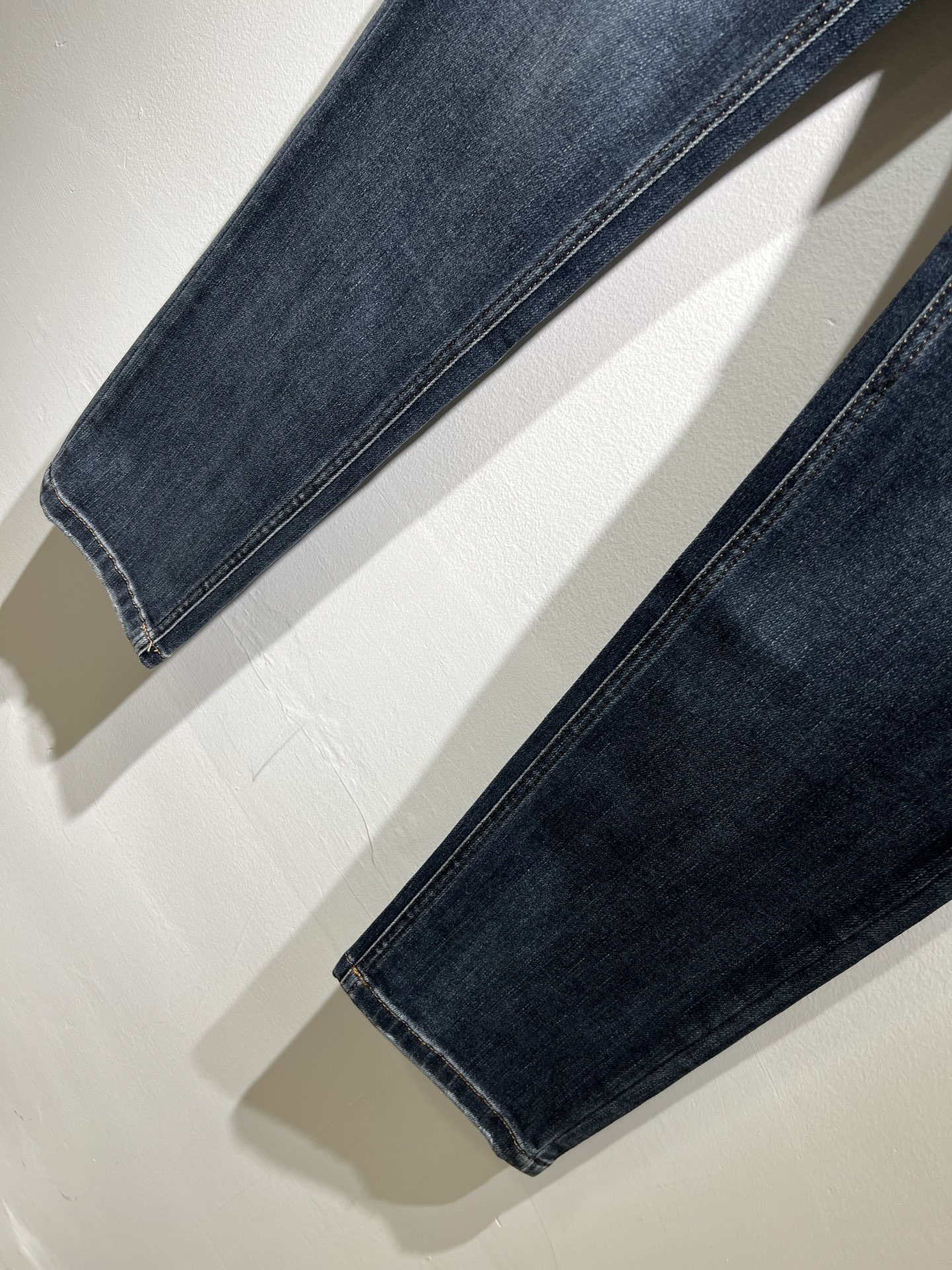 迪赛2025春夏男士水洗小直筒牛仔裤！贸易公司渠道牛货，品相超赞，时尚圈万能的百搭裤王，欧美街拍中高频穿